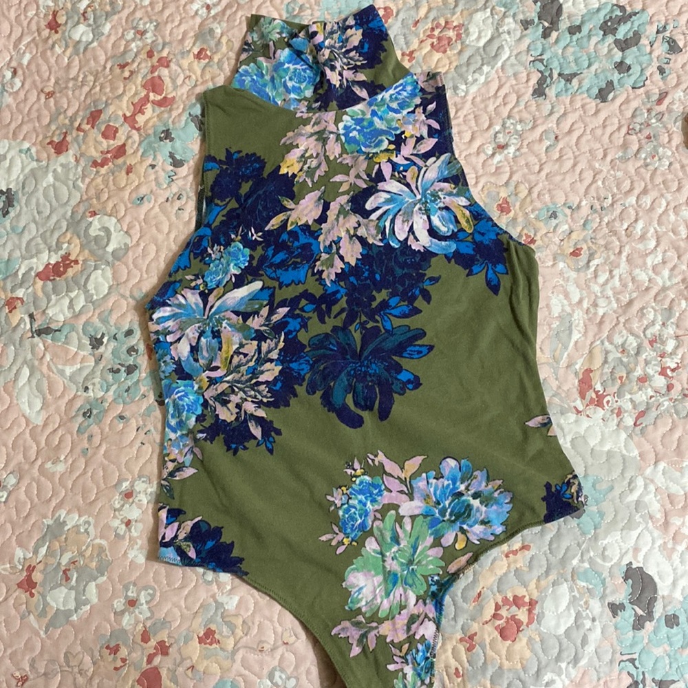 FREE PEOPLE bodysuit, mock / turtleneck, sleeveless top, Beautiful Floral! M